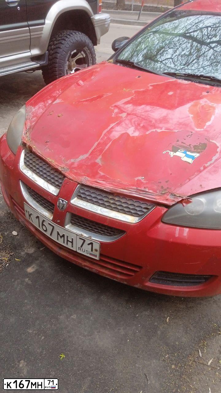 Фото автомобиля DODGE STRATUS SXT, 2004 — госномер В645РЕ51. Цвет: Красный