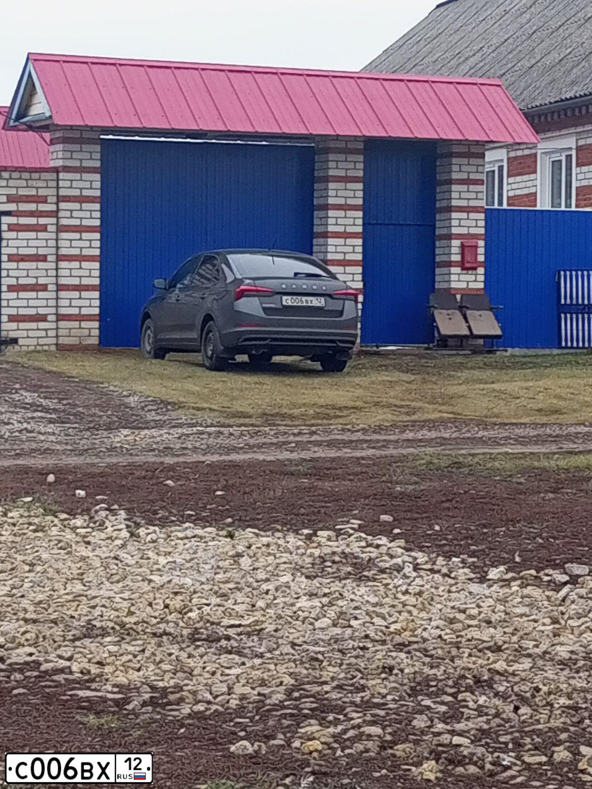 Фото автомобиля LADA 2112 LADA, 2004 — госномер С006ВХ12. Цвет: СВЕТЛО-СЕРЕБРИСТЫЙ