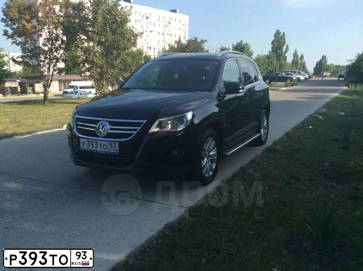 Фото автомобиля VOLKSWAGEN TIGUAN, 2010 — госномер Р393ТО93. Цвет: ЧЕРНЫЙ