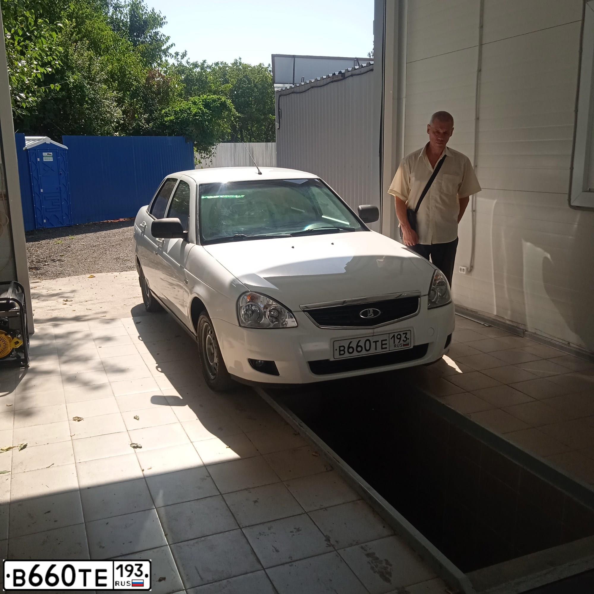 Фото автомобиля LADA 2170 PRIORA, 2012 — госномер В372ОР123. Цвет: Белый