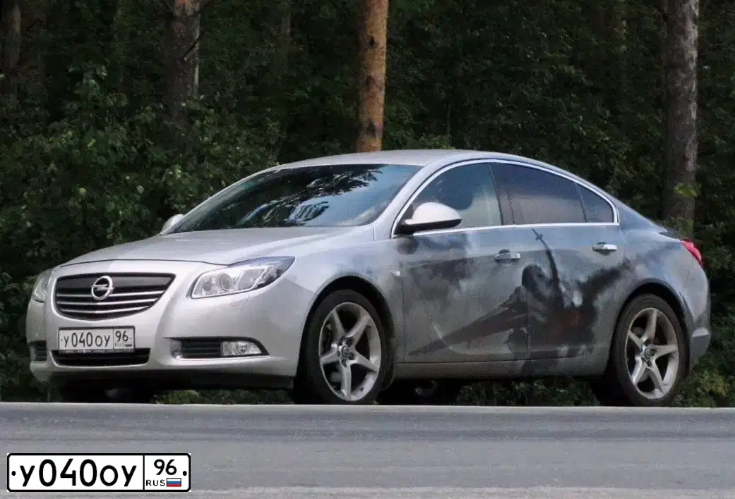 Фото автомобиля OPEL INSIGNIA, 2011 — госномер Н124НВ196. Цвет: серебристый