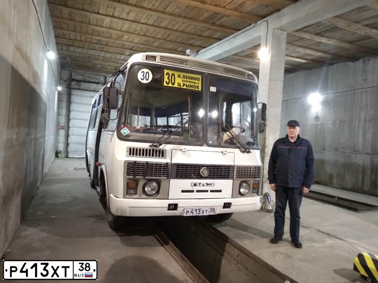 Фото автомобиля PAZ 3205, 2012 — госномер Р413ХТ38. Цвет: БЕЛЫЙ