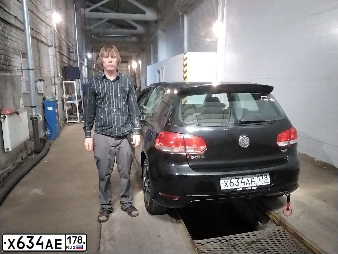 Фото автомобиля VOLKSWAGEN GOLF, 2010 — госномер М451РВ193. Цвет: ЧЕРНЫЙ