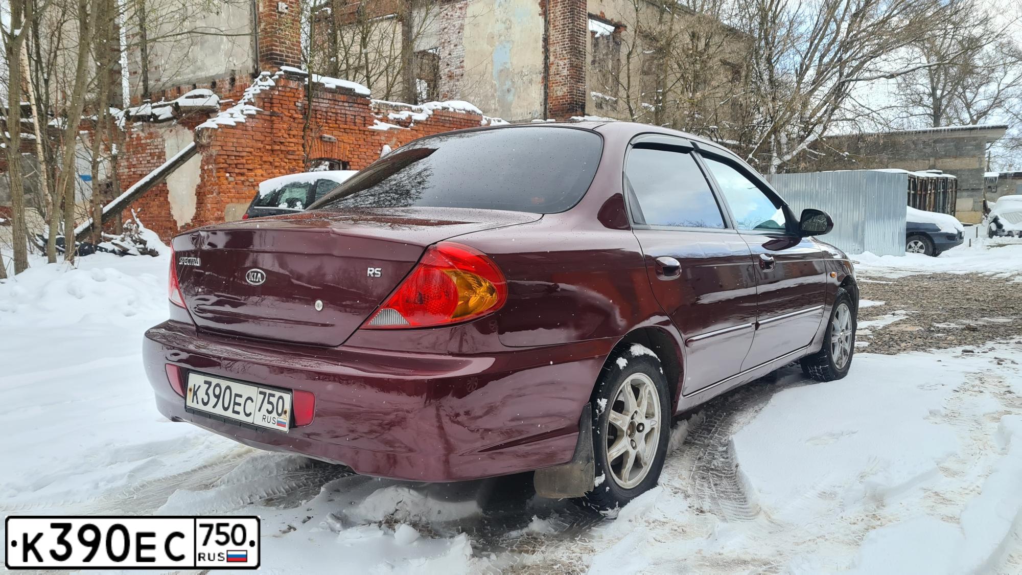 Фото автомобиля KIA SPECTRA, 2007 — госномер К511ЕС156. Цвет: Красный