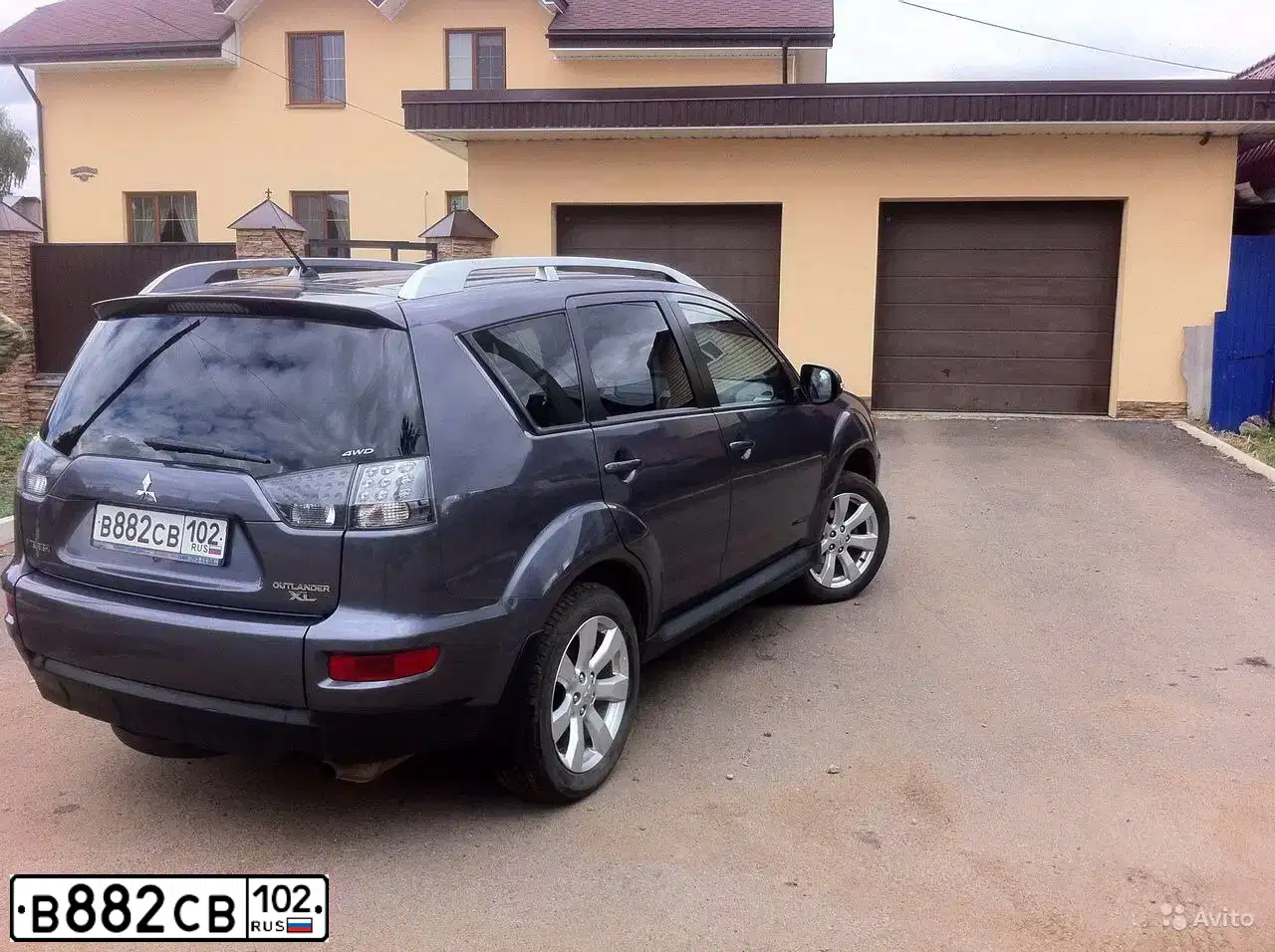Фото автомобиля MITSUBISHI OUTLANDER, 2010 — госномер Т274МК142. Цвет: СЕРЫЙ