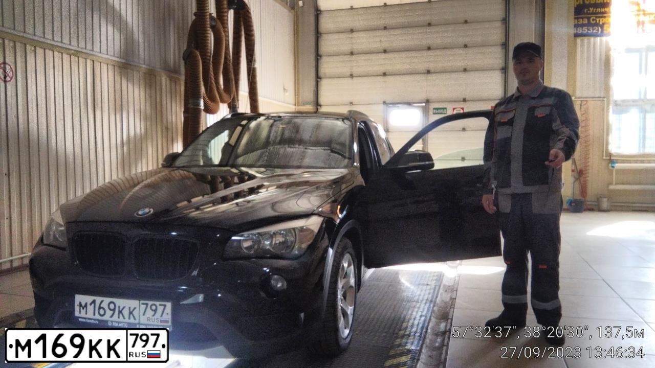 Фото автомобиля BMW X1, 2013 — госномер Н077АС76. Цвет: ЧЕРНЫЙ