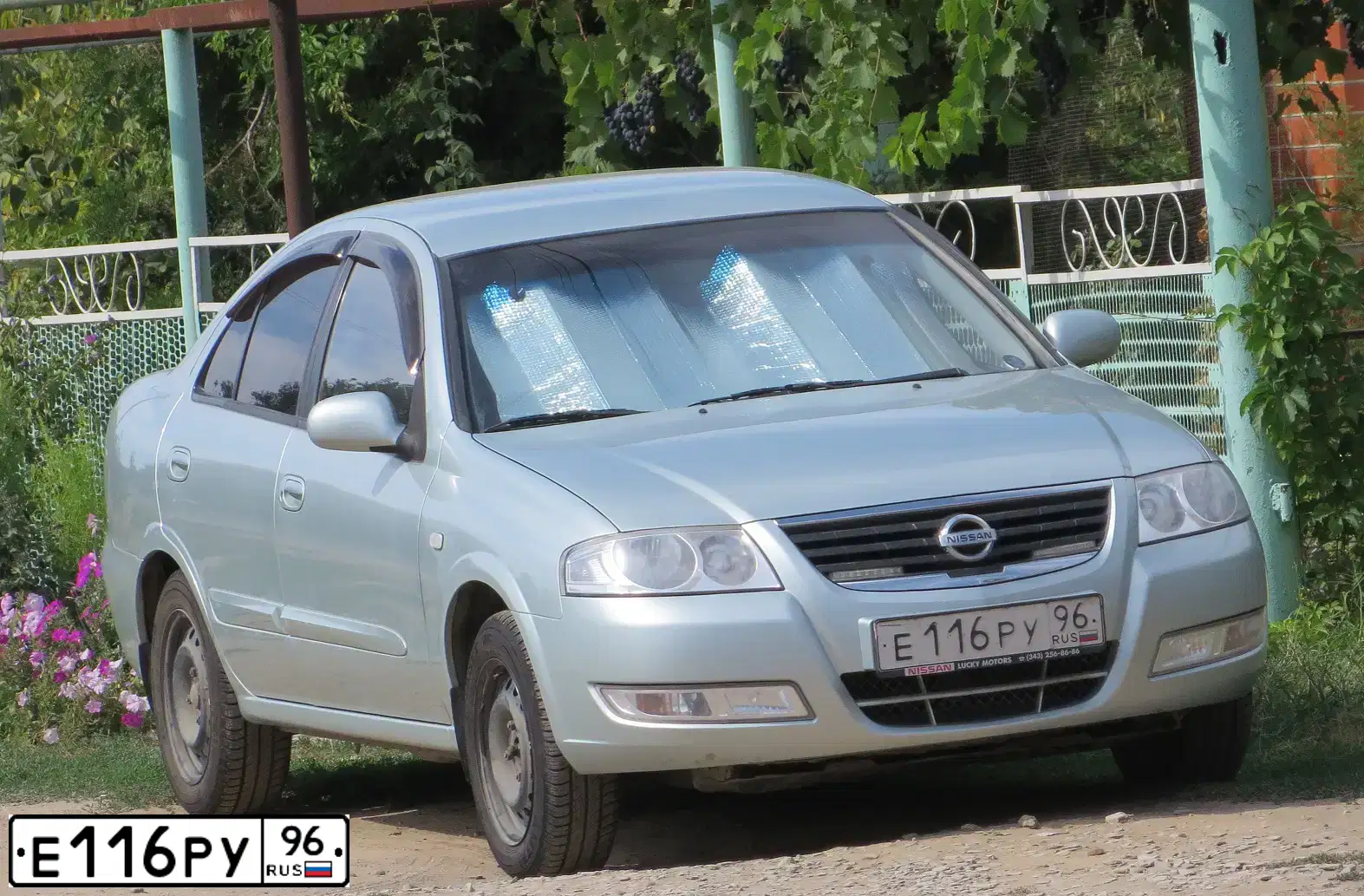 Фото автомобиля DAEWOO NEXIA, 2011 — госномер Т116НЕ96. Цвет: СИНИЙ