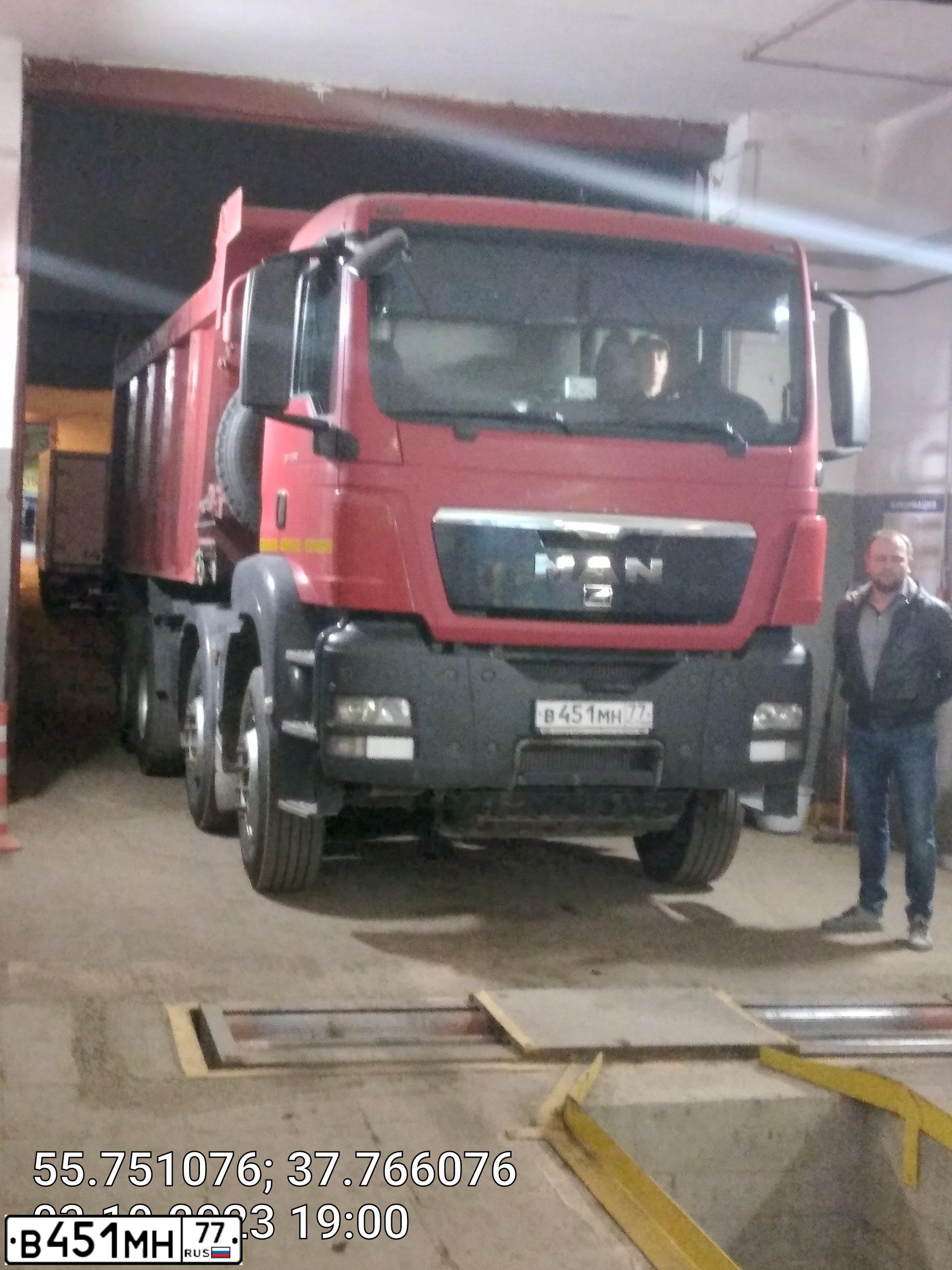 Фото автомобиля MAN TGS 41.XXX /8X4/, 2012 — госномер У664ЕВ323. Цвет: Красный