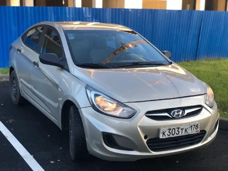 Фото автомобиля HYUNDAI SOLARIS, 2011 — госномер М854КК67. Цвет: БЕЖЕВО-СЕРЫЙ