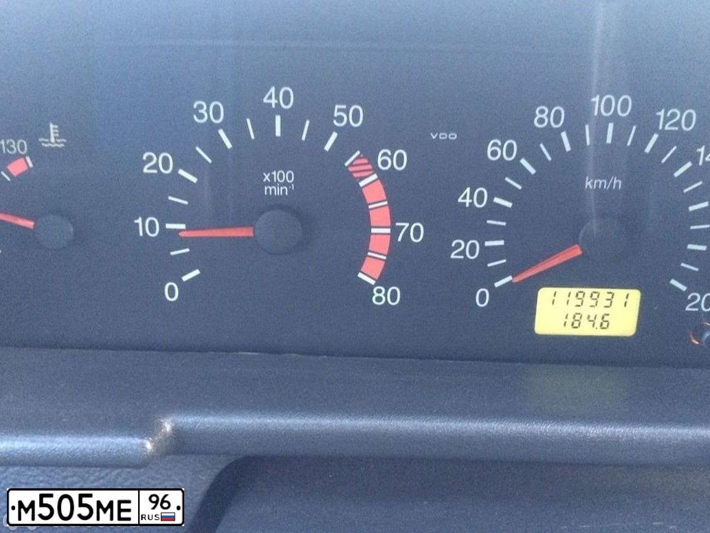 Фото автомобиля LADA 2112, 2005 — госномер У154КН72. Цвет: СВЕТЛО-СЕРЫЙ