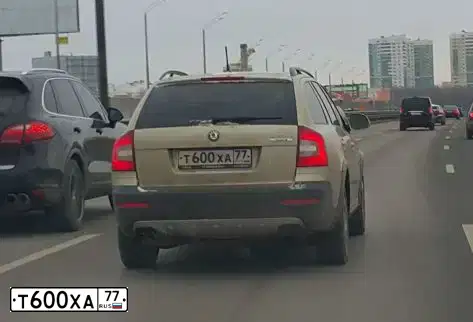 Фото автомобиля SKODA OCTAVIA, 2011 — госномер Т600ХА77. Цвет: БЕЖЕВЫЙ