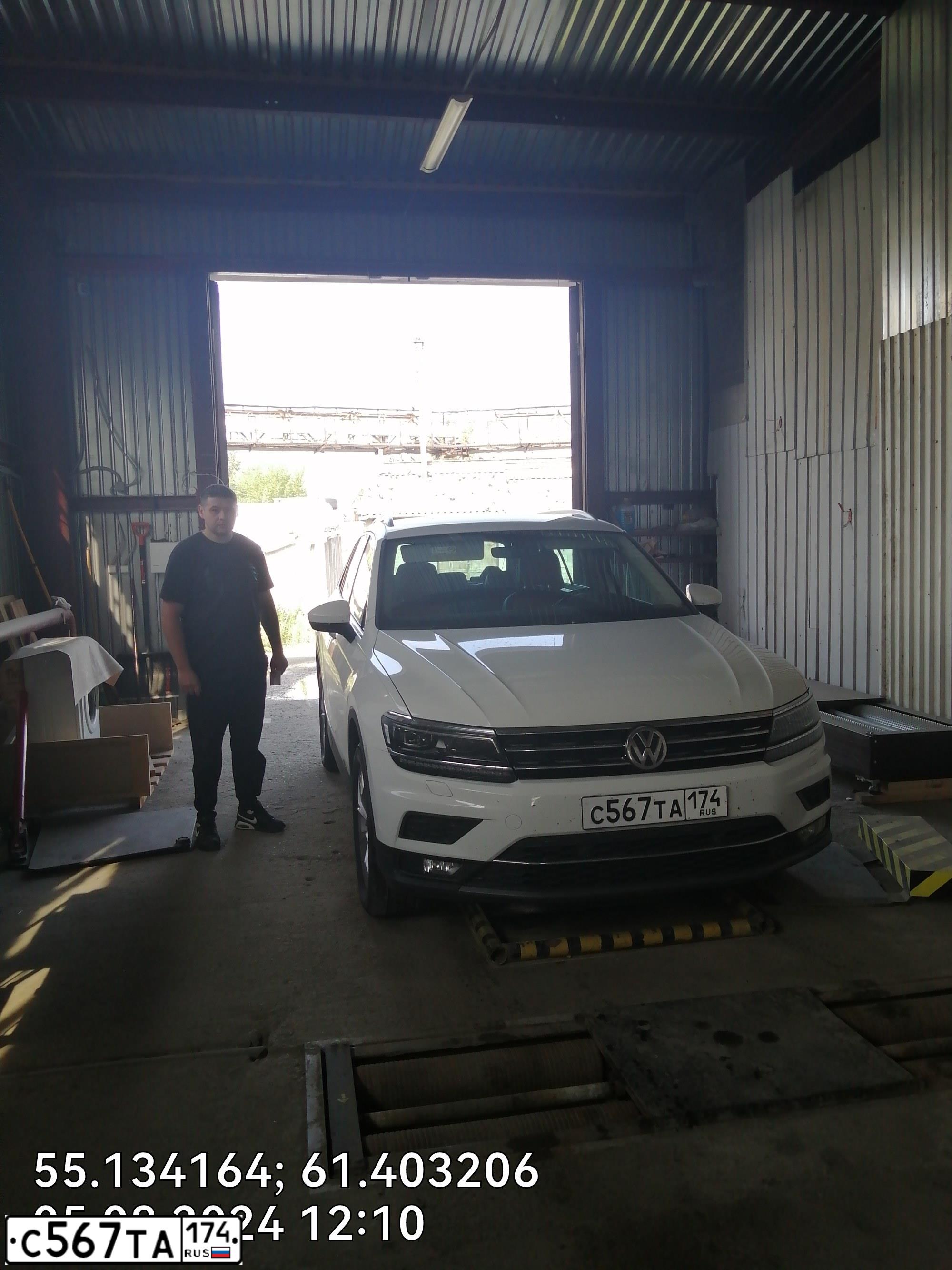 Фото автомобиля VOLKSWAGEN TIGUAN, 2014 — госномер С567ТА174. Цвет: Белый