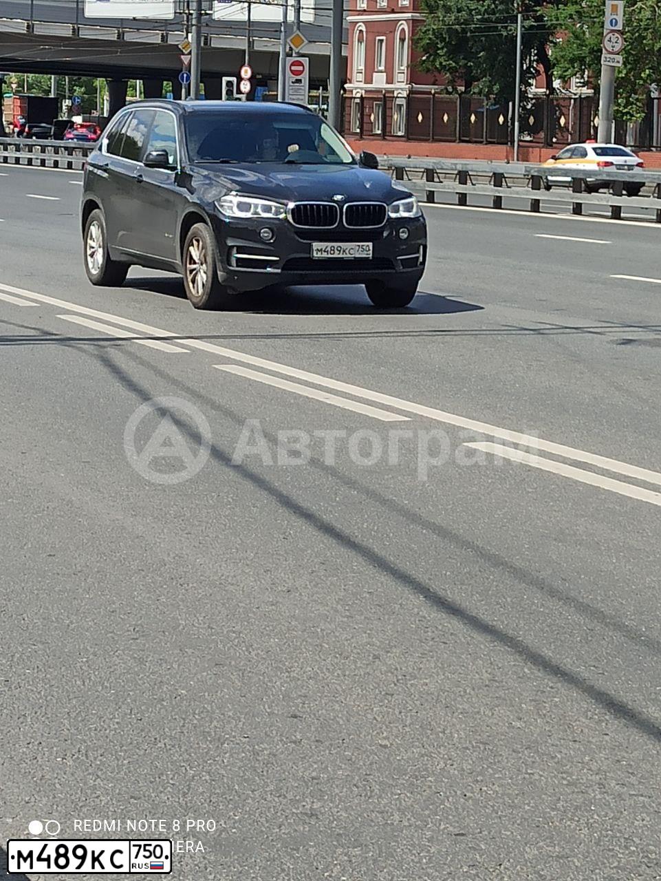 Фото автомобиля BMW X5, 2015 — госномер М489КС750. Цвет: ЧЕРНЫЙ