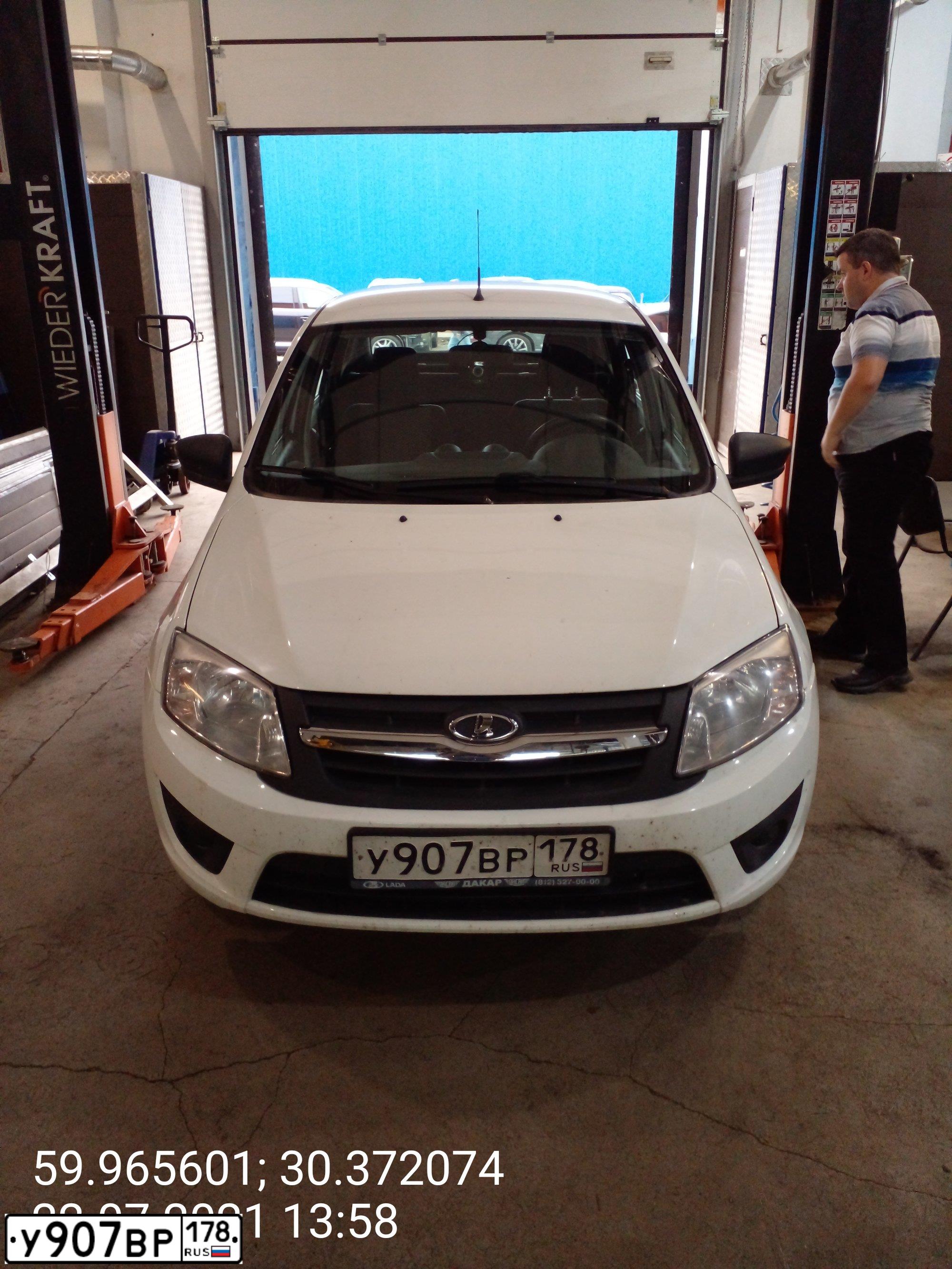 Фото автомобиля LADA 2190 GRANTA, 2016 — госномер У907ВР178. Цвет: БЕЛЫЙ