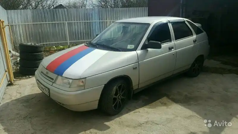 Фото автомобиля LADA 2112, 2005 — госномер В629НМ761. Цвет: МОЛОЧНО-БЕЛЫЙ СЕРЕБРИСТЫЙ