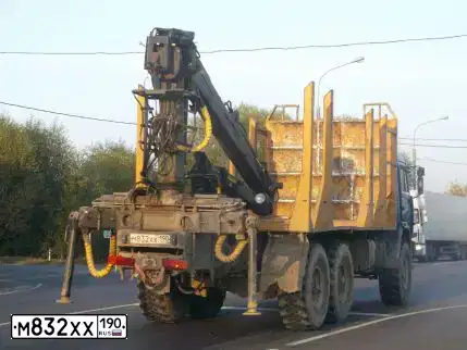 Фото автомобиля КАМАЗ 43118, 2013 — госномер Е182МУ186. Цвет: синий