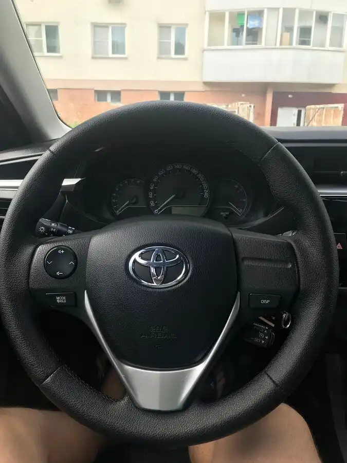 Фото автомобиля TOYOTA COROLLA, 2014 — госномер Н811АС32. Цвет: Белый