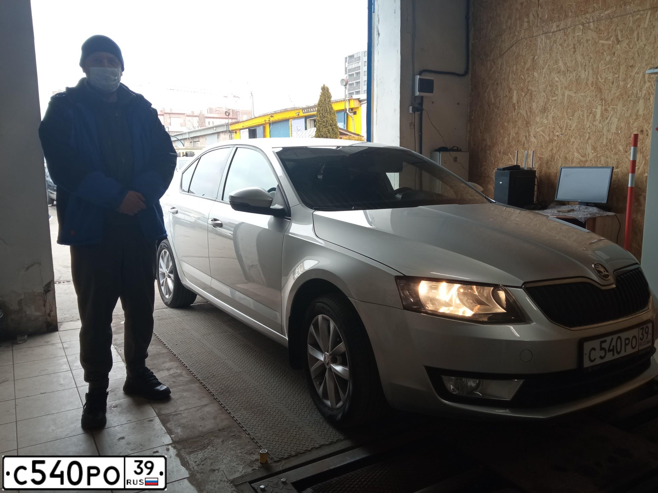 Фото автомобиля SKODA OCTAVIA, 2014 — госномер Р797РВ39. Цвет: СЕРЕБРИСТЫЙ