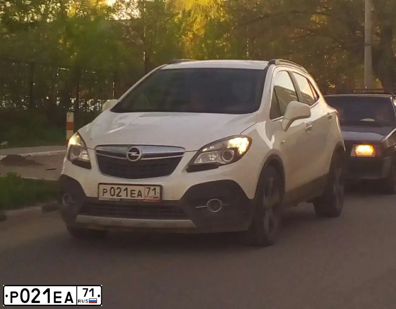 Фото автомобиля OPEL MOKKA, 2013 — госномер Р021ЕА71. Цвет: БЕЛЫЙ