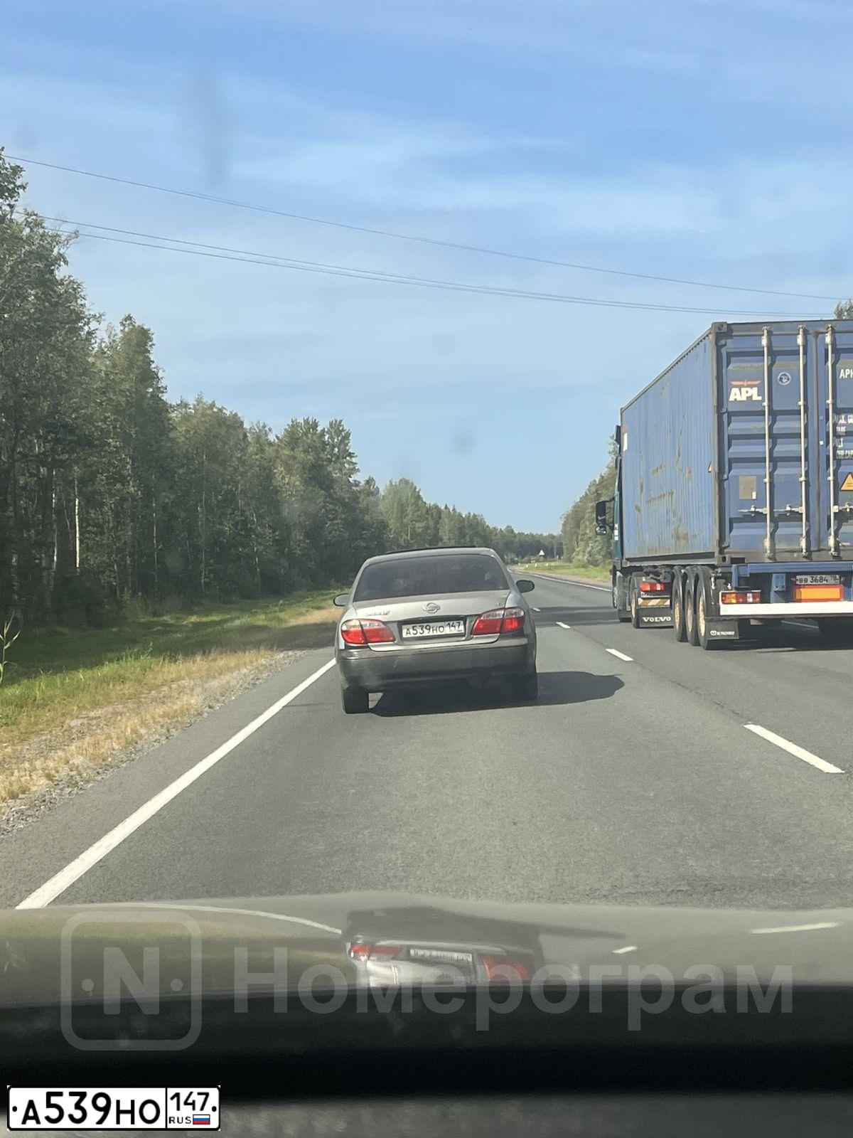 Фото автомобиля NISSAN MAXIMA, 2005 — госномер М488ХР35. Цвет: Серый