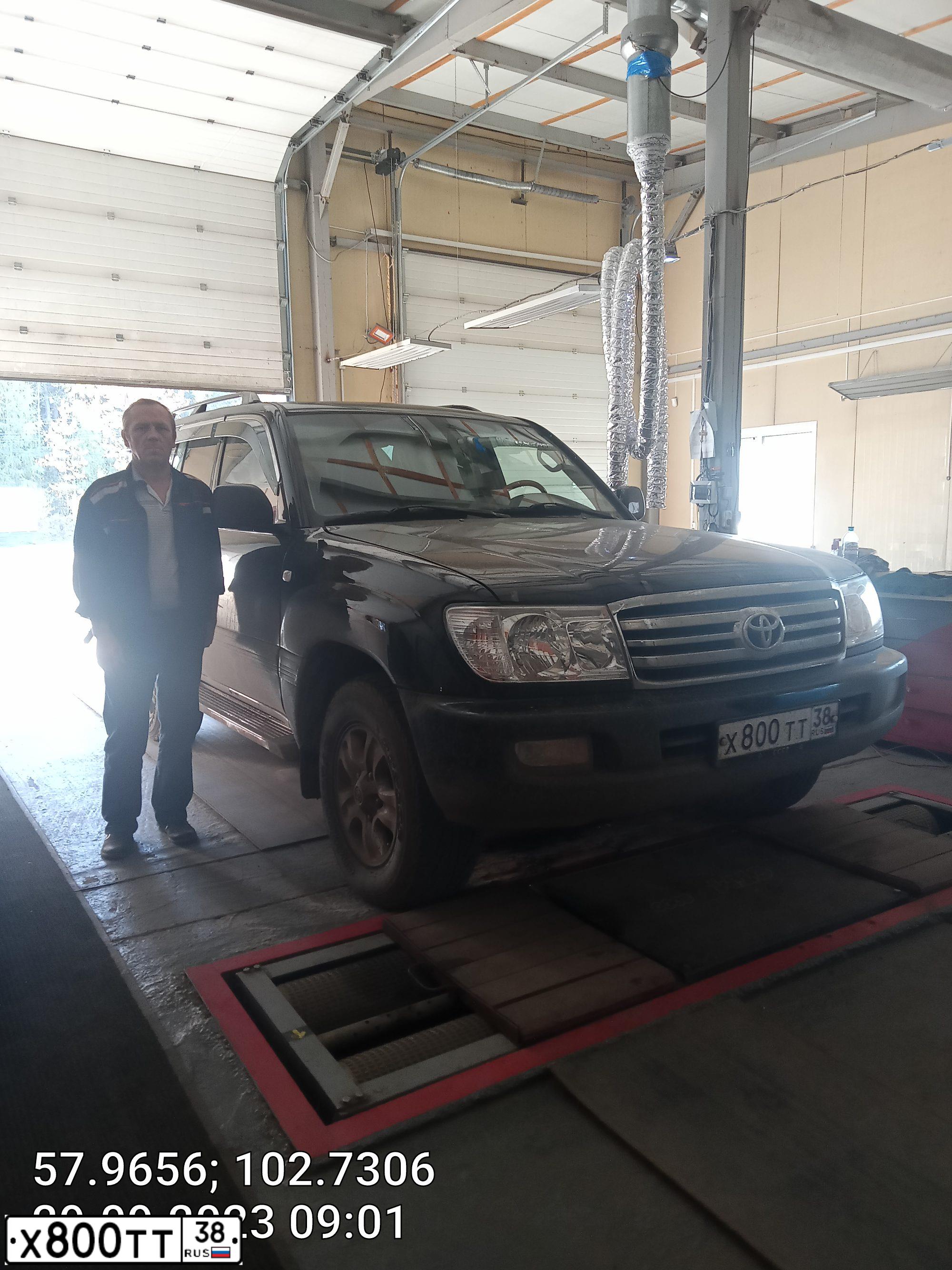 Фото автомобиля TOYOTA RAV4, 2010 — госномер М023ТМ38. Цвет: БЕЛЫЙ