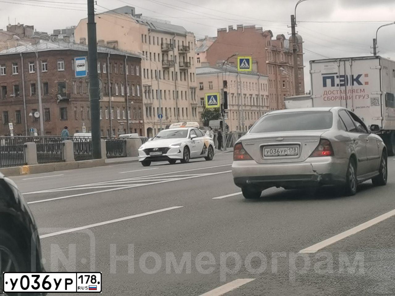 Фото автомобиля CHEVROLET EVANDA, 2004 — госномер Х050УР76. Цвет: СЕРЫЙ