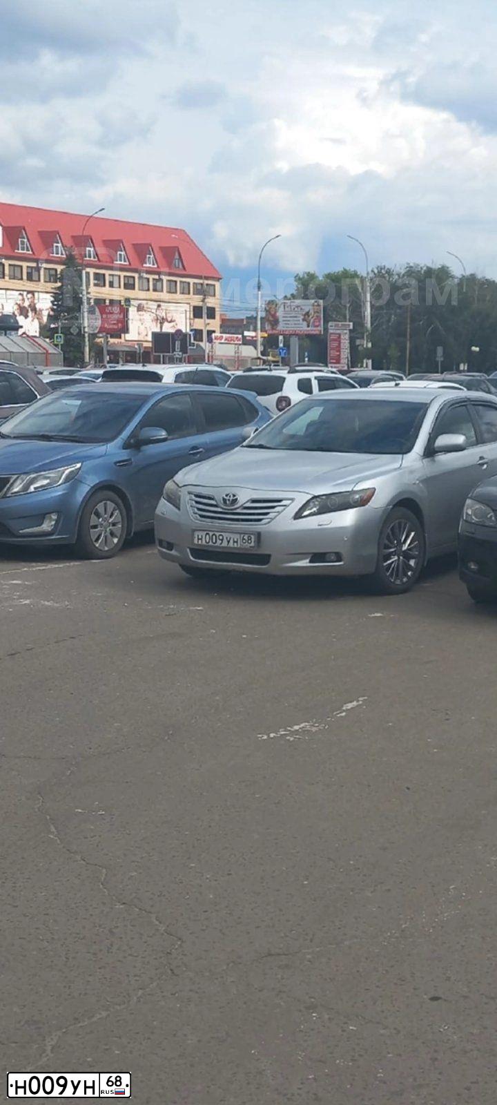 Фото автомобиля TOYOTA CAMRY, 2006 — госномер Р137НН68. Цвет: Серебристый