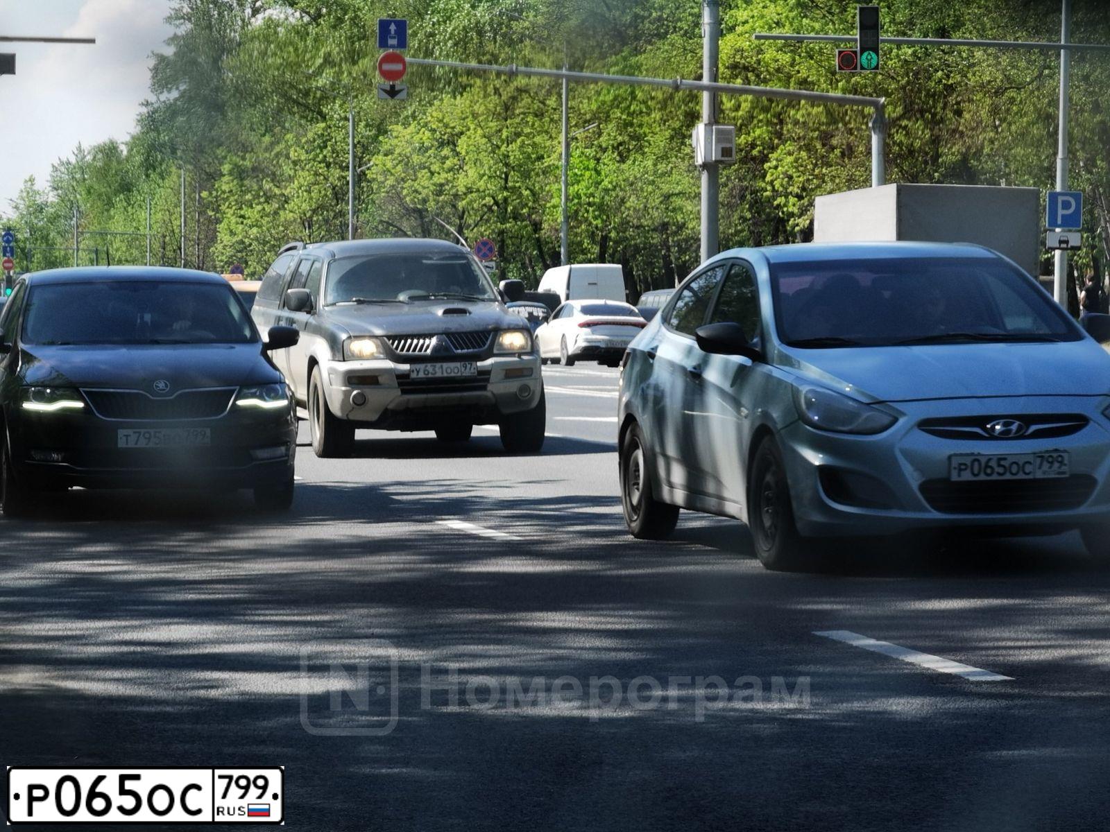 Фото автомобиля HYUNDAI SOLARIS, 2011 — госномер Р065ОС799. Цвет: ГОЛУБОЙ