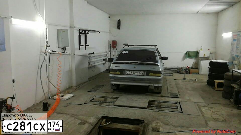 Фото автомобиля LADA 2114 SAMARA, 2007 — госномер С281СХ174. Цвет: Серебристо-желто-голубой