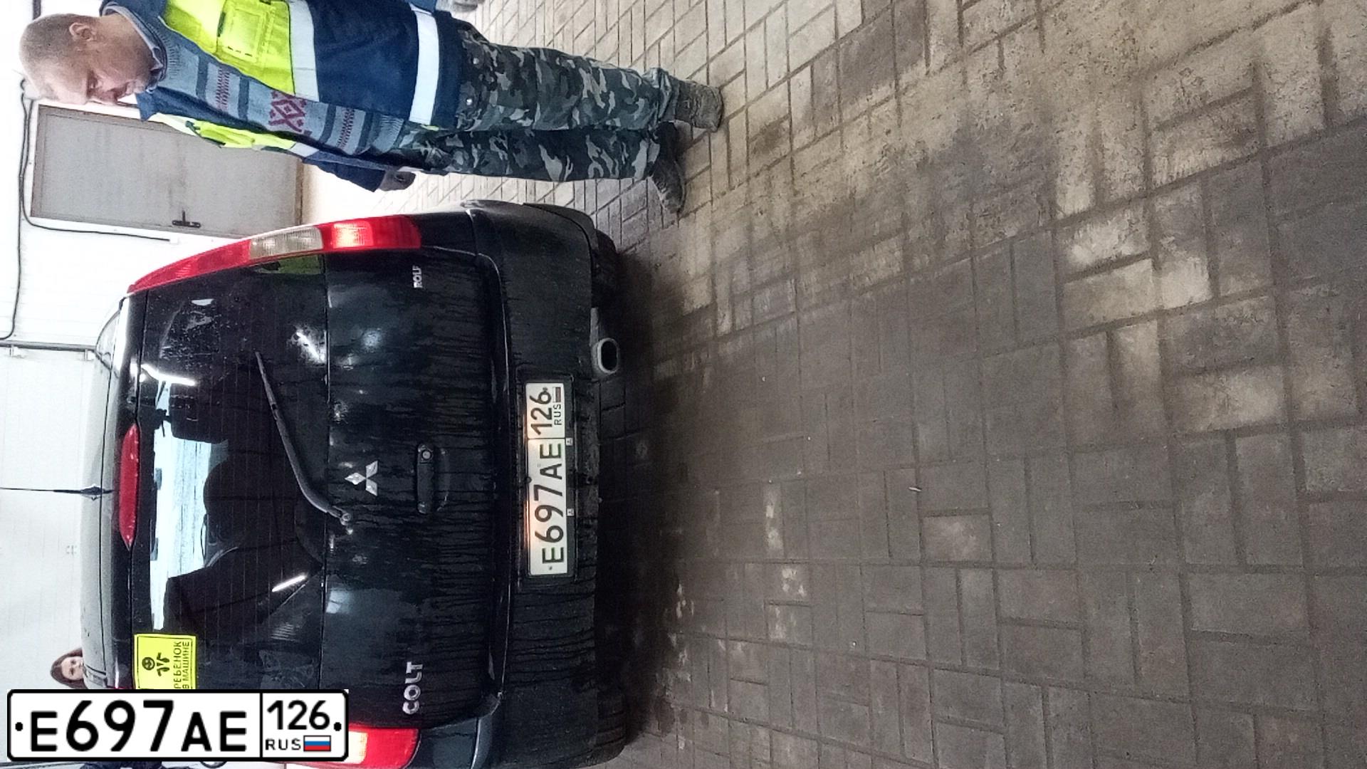 Фото автомобиля MITSUBISHI COLT, 2005 — госномер Е047СР57. Цвет: ЧЕРНЫЙ