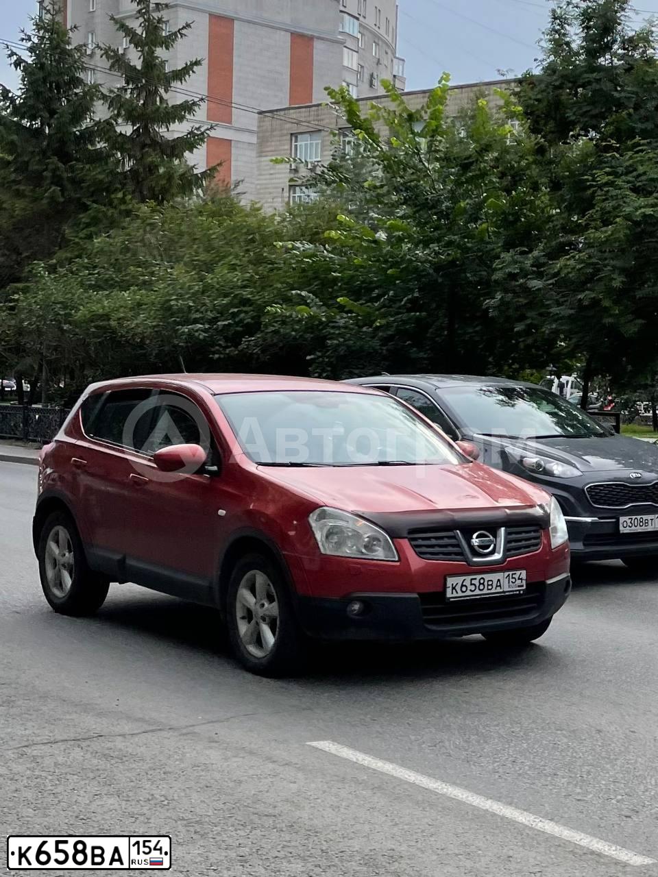 Фото автомобиля NISSAN QASHQAI, 2008 — госномер Н590КУ199. Цвет: ТЕМНО КРАСНЫЙ