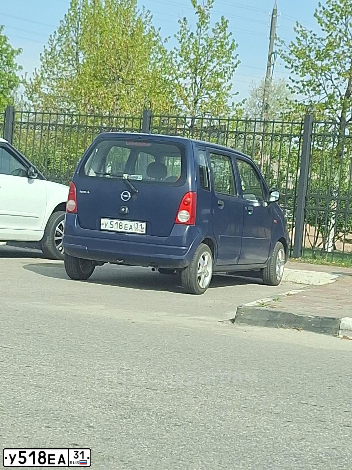 Фото автомобиля OPEL AGILA, 2004 — госномер У518ЕА31. Цвет: синий
