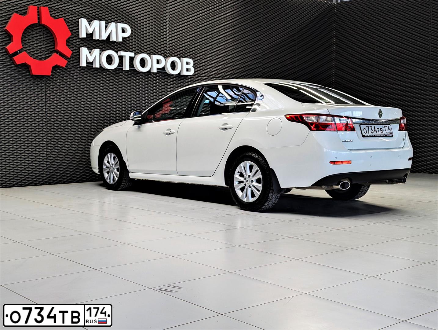 Фото автомобиля RENAULT LATITUDE, 2013 — госномер О734ТВ174. Цвет: БЕЛЫЙ