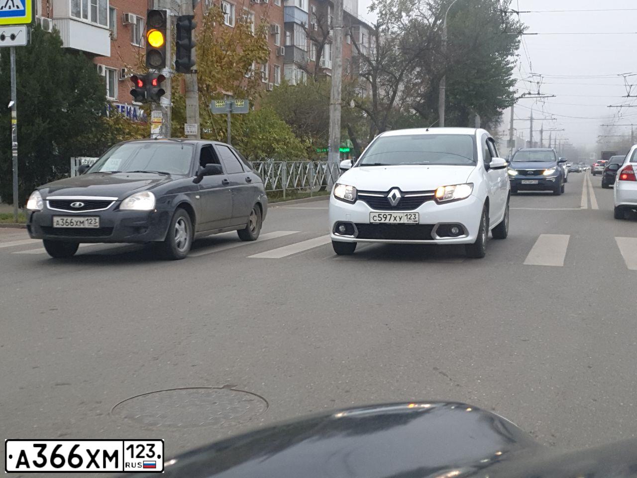 Фото автомобиля LADA 2172 PRIORA, 2009 — госномер А366ХМ123. Цвет: Темно-зеленый