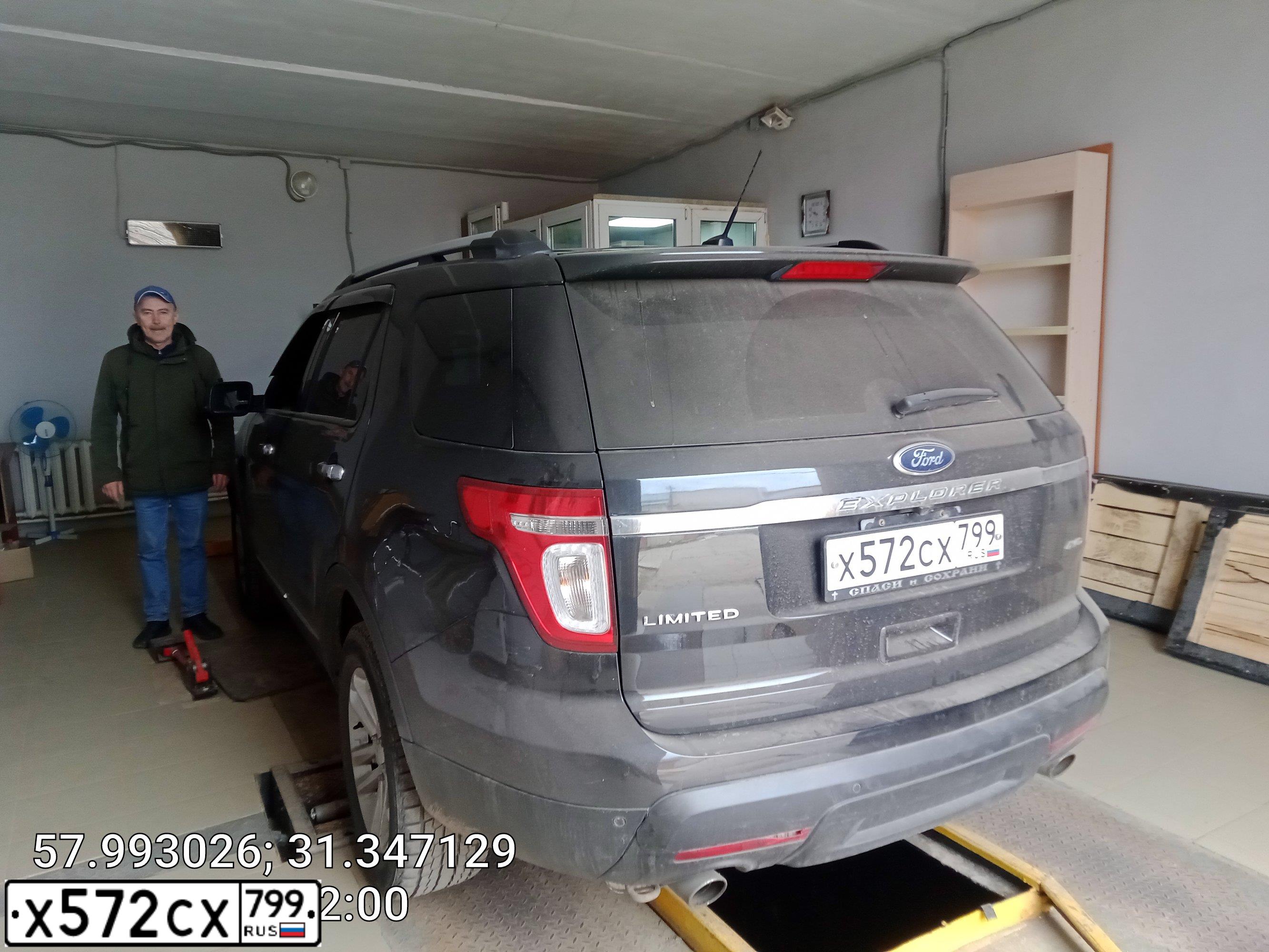 Фото автомобиля FORD EXPLORER, 2013 — госномер К502ВЕ53. Цвет: ЧЕРНЫЙ
