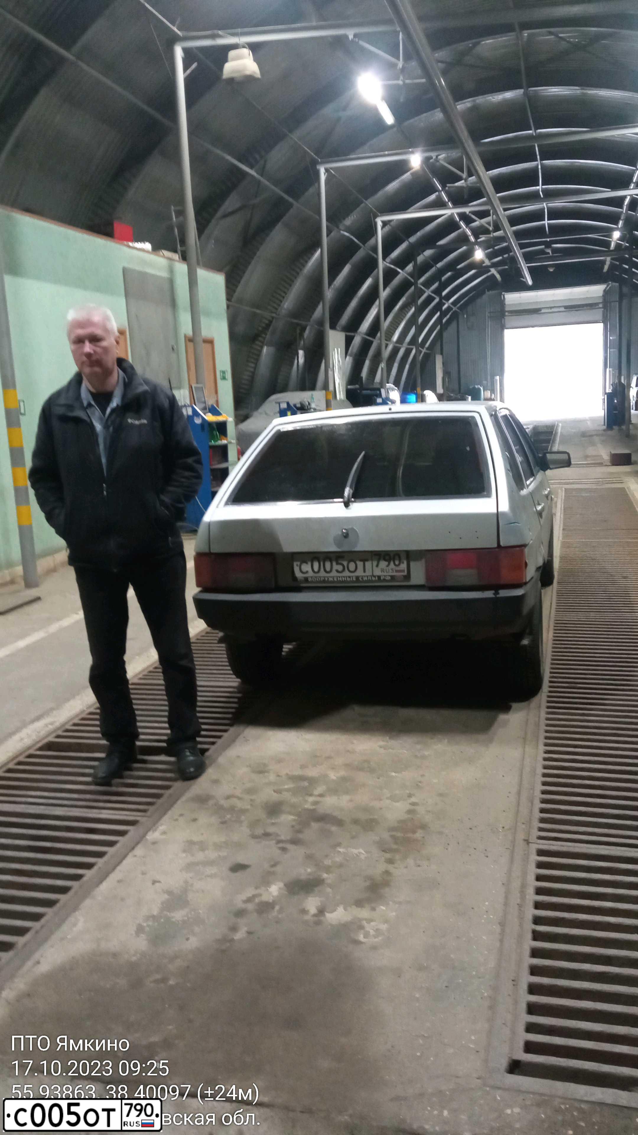 Фото автомобиля LADA 2109 SAMARA, 2002 — госномер С005ОТ790. Цвет: Серый