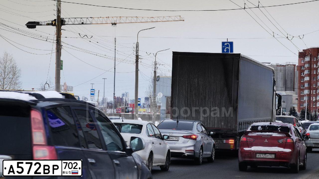 Фото автомобиля MITSUBISHI LANCER, 2010 — госномер А572ВР702. Цвет: Красный