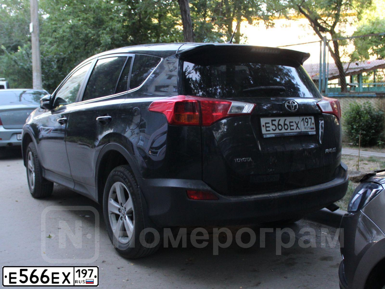 Фото автомобиля TOYOTA RAV4, 2015 — госномер Е566ЕХ197. Цвет: ЧЕРНЫЙ