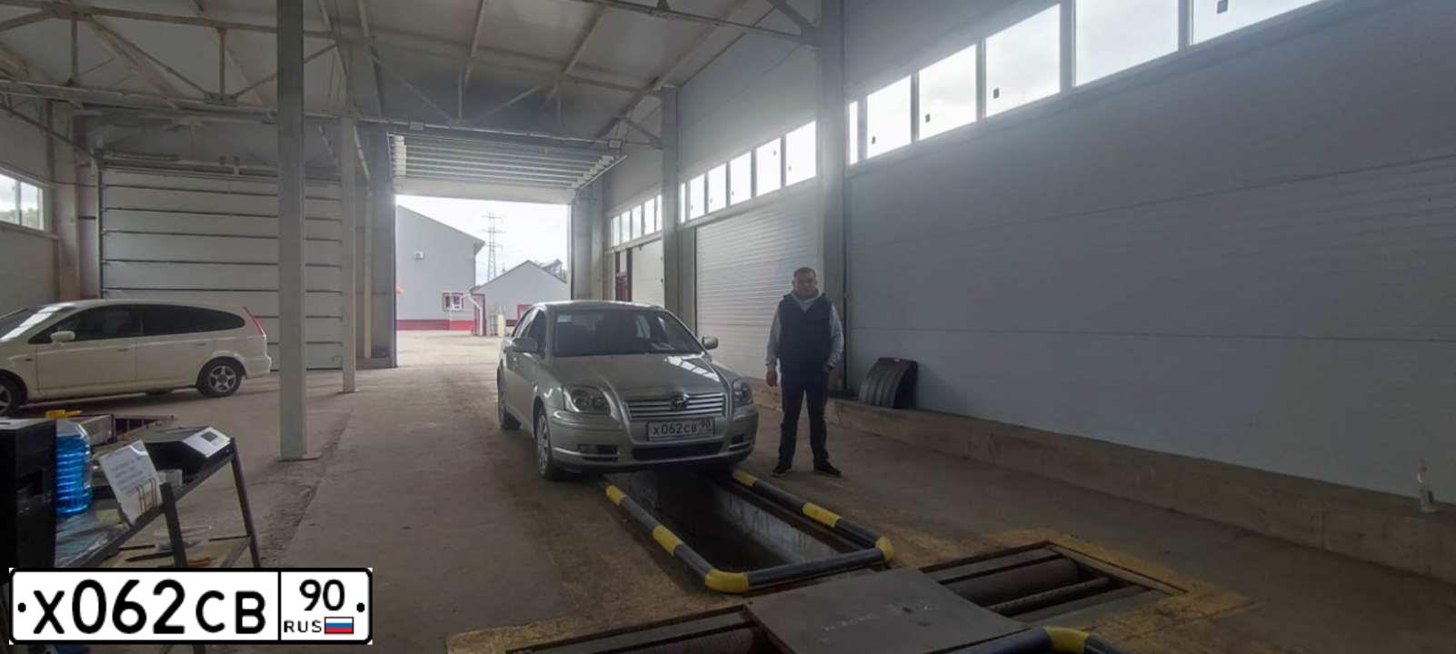 Фото автомобиля TOYOTA AVENSIS, 2004 — госномер Р294СВ154. Цвет: СЕРЕБРИСТЫЙ