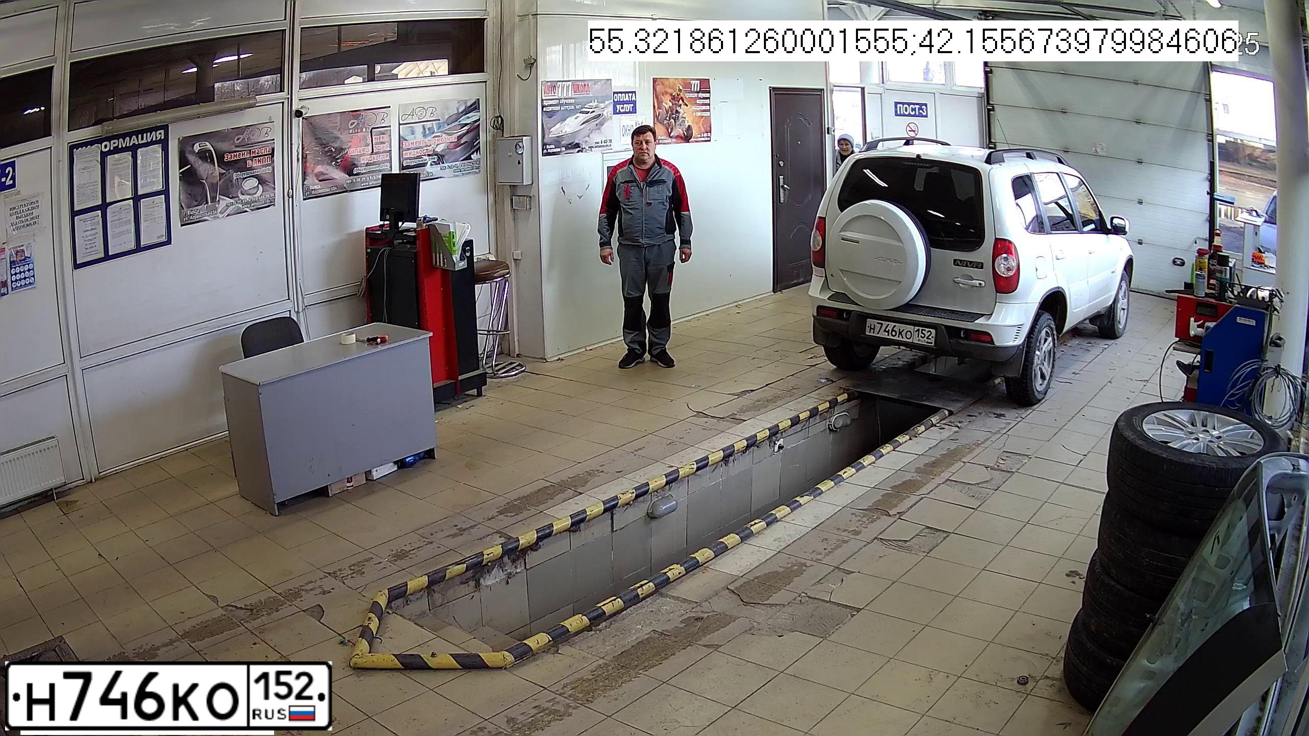 Фото автомобиля CHEVROLET NIVA, 2014 — госномер Х818ОА152. Цвет: ЯРКО-БЕЛЫЙ
