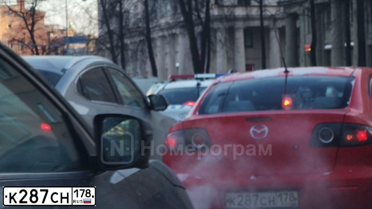 Фото автомобиля MAZDA 3, 2007 — госномер К287СН178. Цвет: КРАСНЫЙ