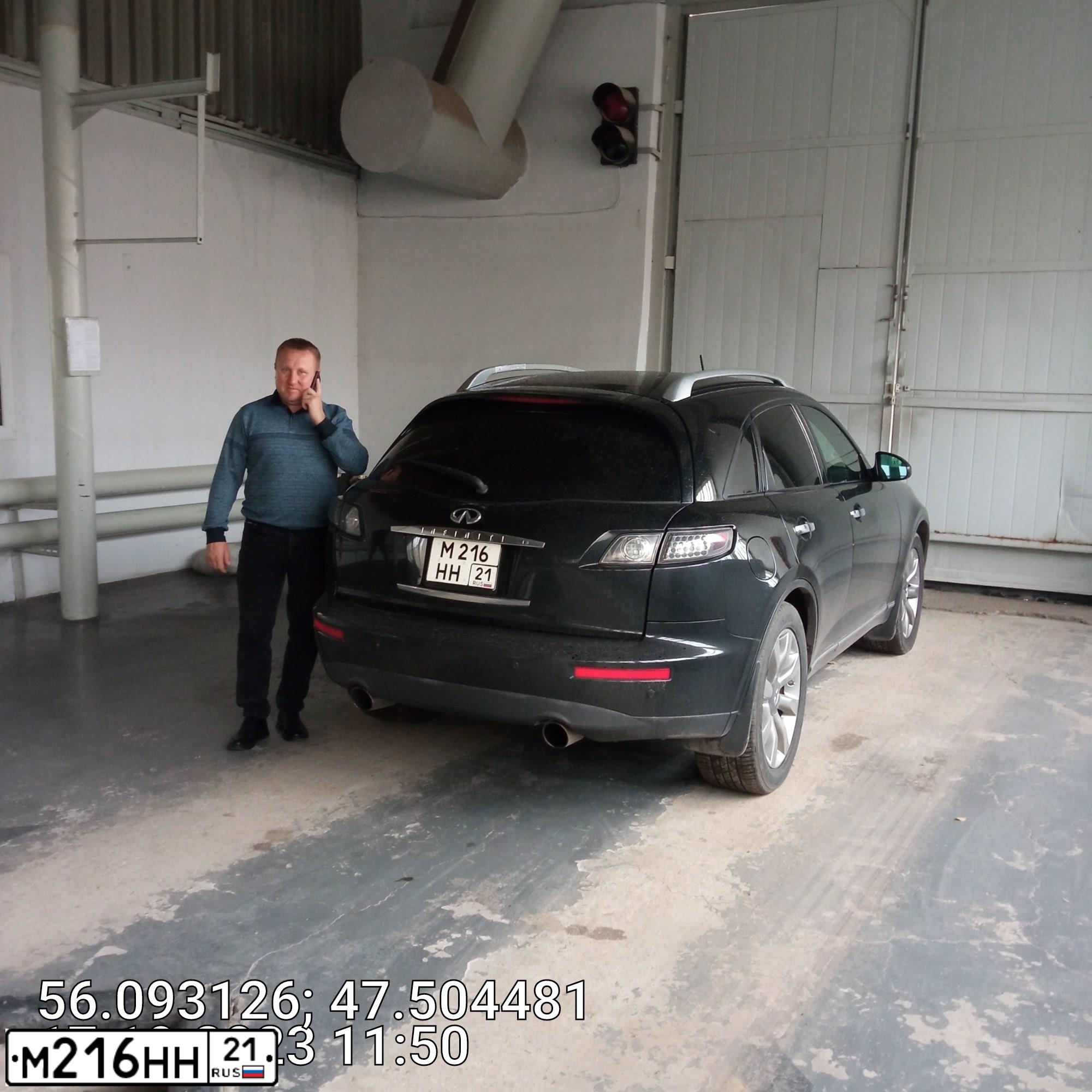Фото автомобиля INFINITI QX70 /FX/, 2005 — госномер М888УМ97. Цвет: ЧЕРНЫЙ