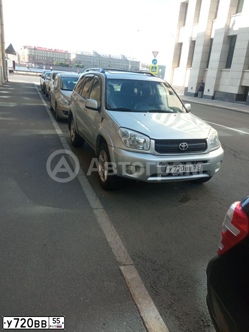Фото автомобиля TOYOTA RAV4, 2004 — госномер У720ВВ55. Цвет: серебристый