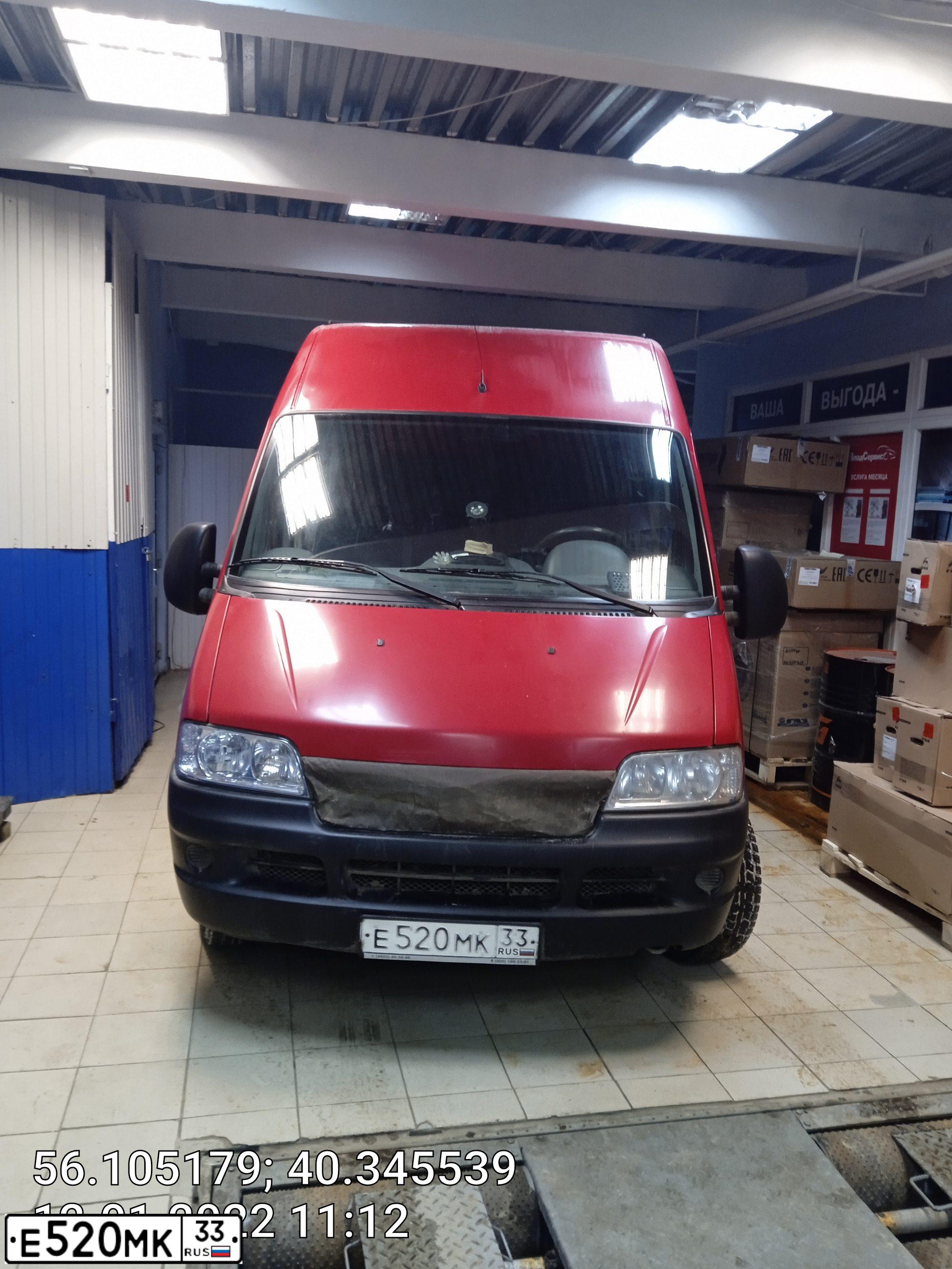 Фото автомобиля FIAT DUCATO, 2011 — госномер Е520МК33. Цвет: Красный