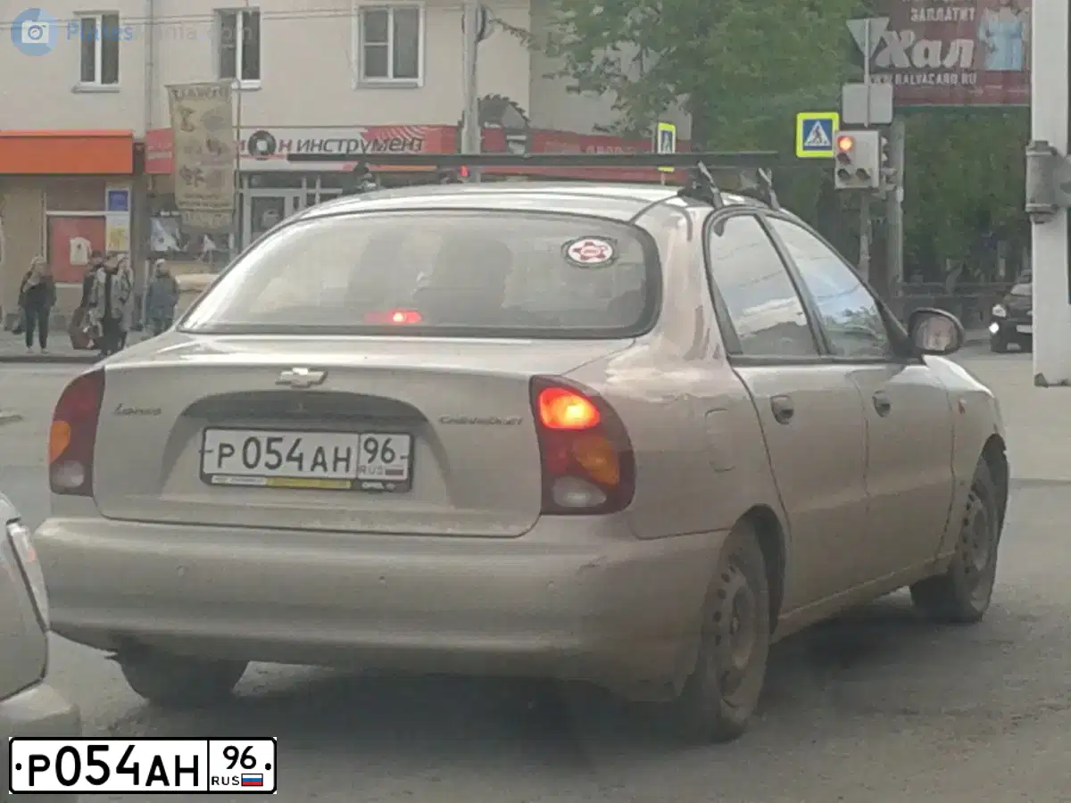 Фото автомобиля ZAZ LANOS, 2009 — госномер Р054АН96. Цвет: Серебристый