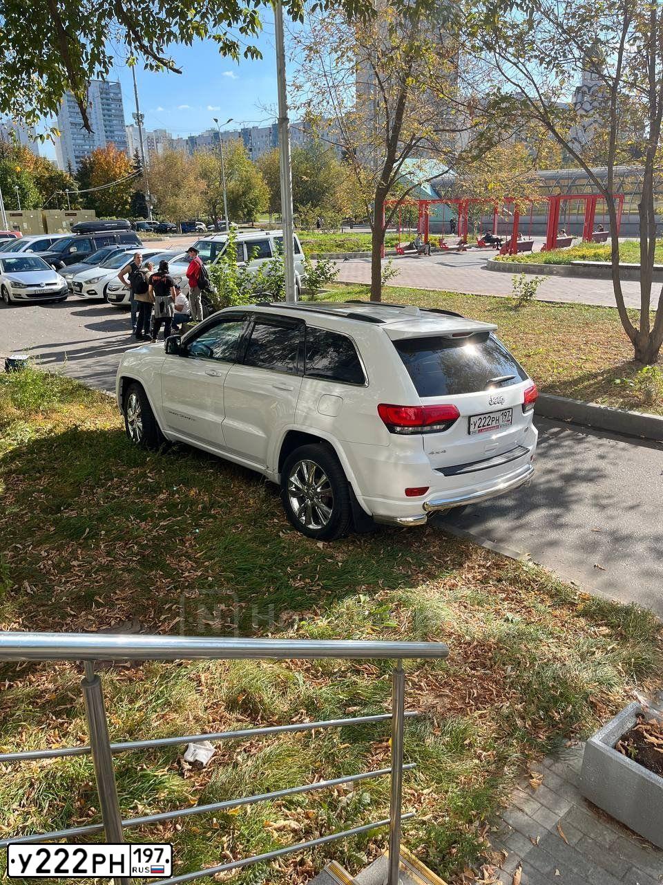 Фото автомобиля TOYOTA CAMRY, 1993 — госномер У222РН197. Цвет: Темно-зеленый