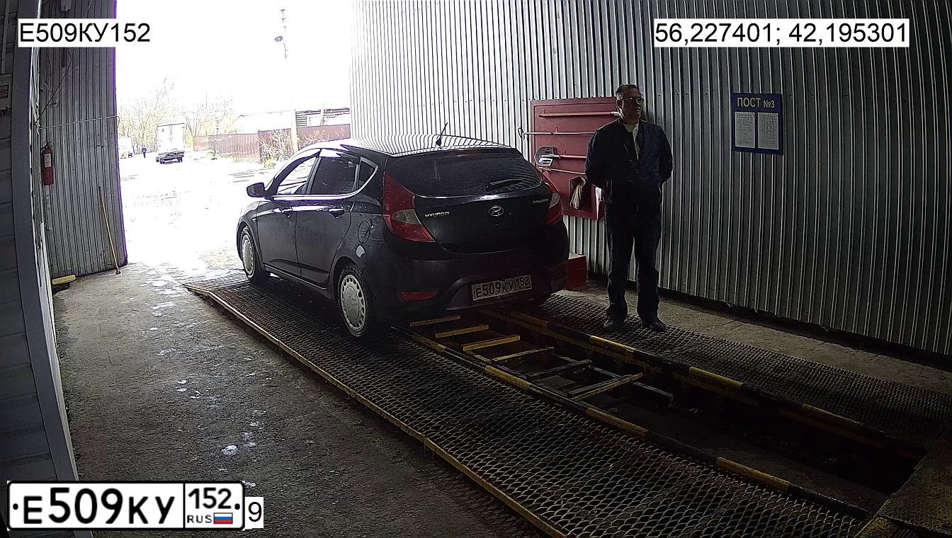 Фото автомобиля HYUNDAI SOLARIS, 2011 — госномер Е509КУ152. Цвет: ЧЕРНЫЙ