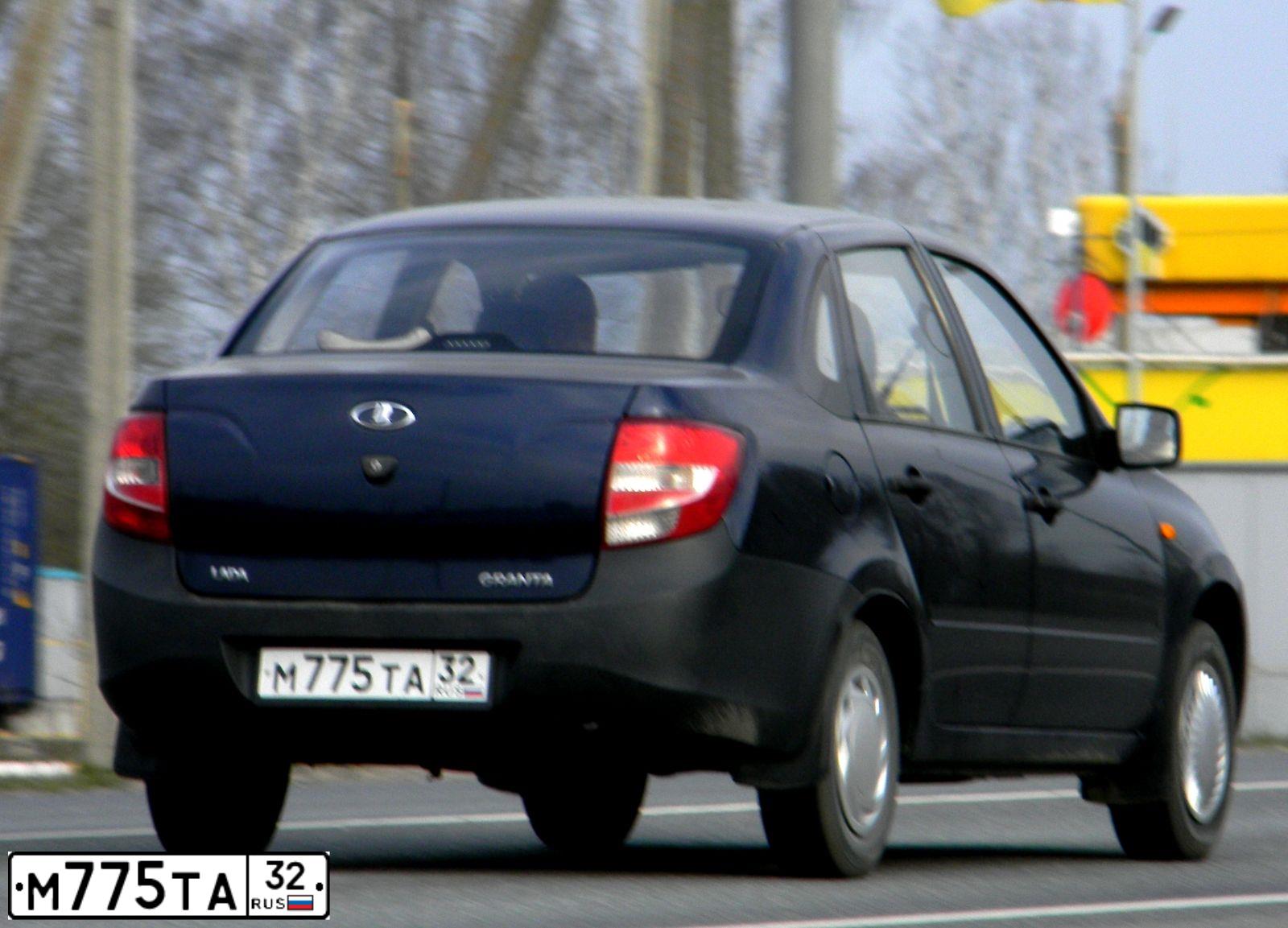 Фото автомобиля LADA 2190 GRANTA, 2013 — госномер М775ТА32. Цвет: синий
