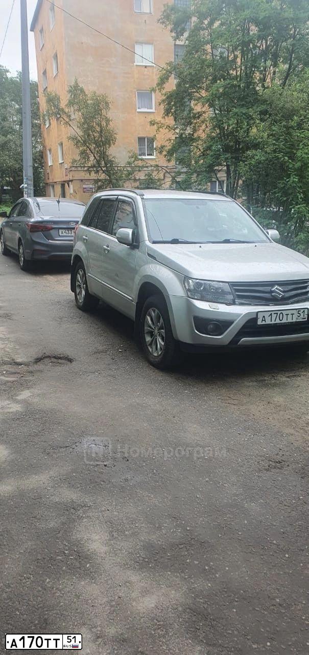 Фото автомобиля SUZUKI /GRAND/ VITARA, 2014 — госномер А170ТТ51. Цвет: Серебристый