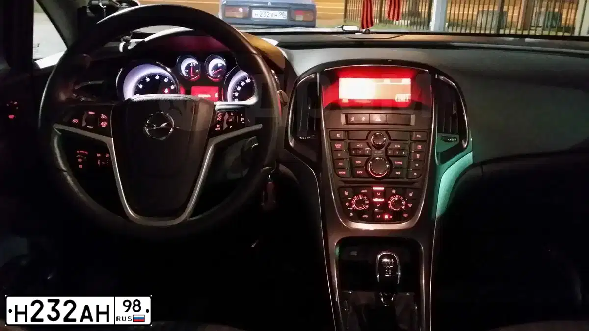 Фото автомобиля SUZUKI GRAND VITARA, 2006 — госномер Н232АН98. Цвет: СЕРЕБРИСТЫЙ